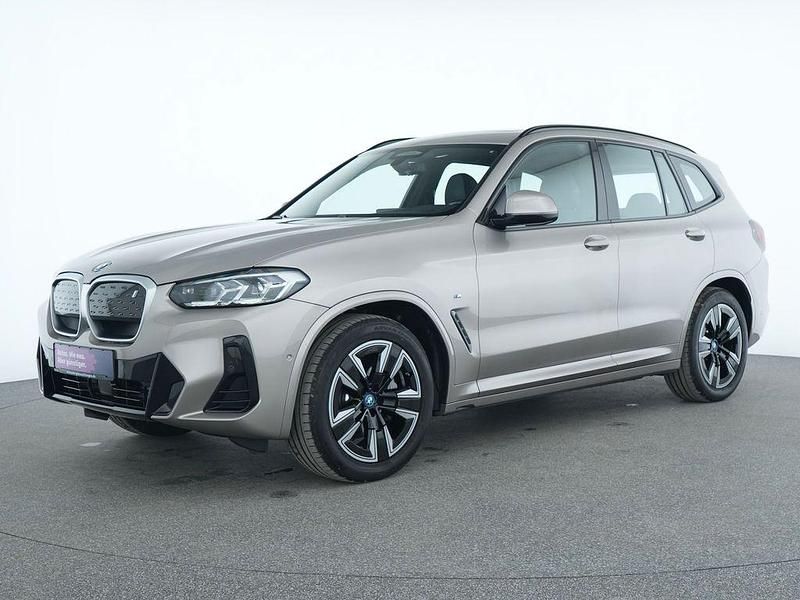 Gebraucht BMW iX3 Sport Line 210 kW (286 PS) 2023 Kaschmirsilber SUV