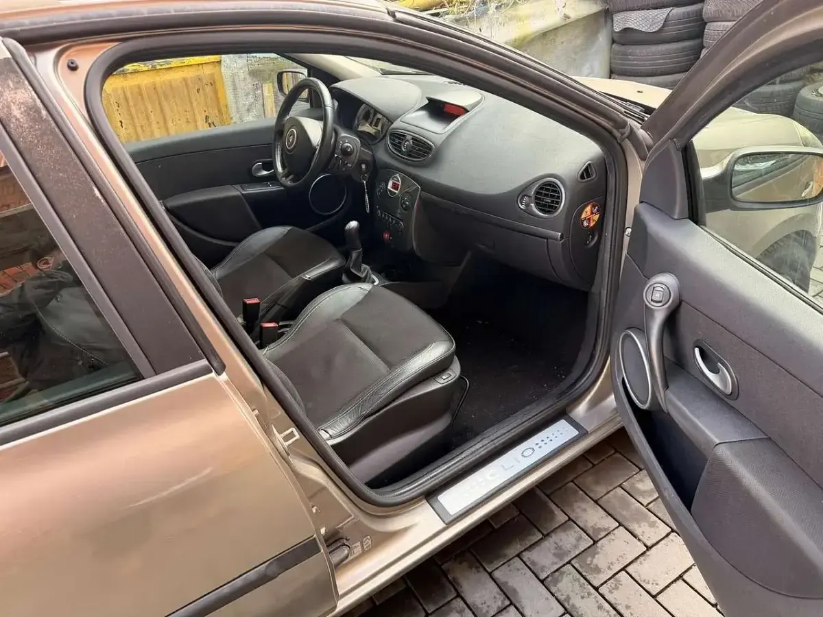 Gebraucht Renault Clio GrandTour Authentique 75 PS (55 kW) 2009 Kombi