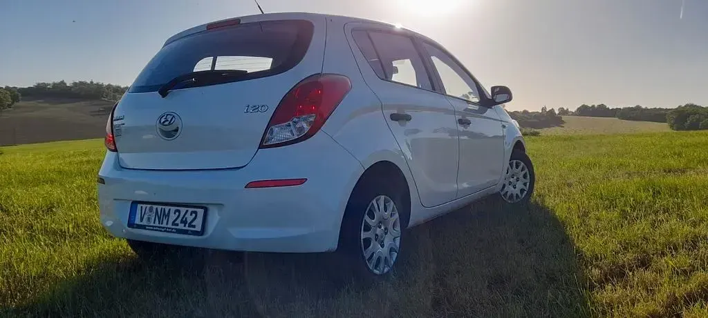Gebraucht Hyundai i20 86 PS (63 kW) 2013 Weiß Kleinwagen