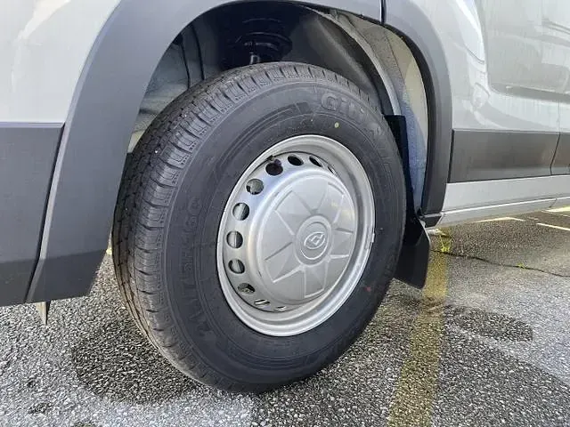 Neu Maxus V90 147 PS (108 kW) 2026 Weiß weiß Van