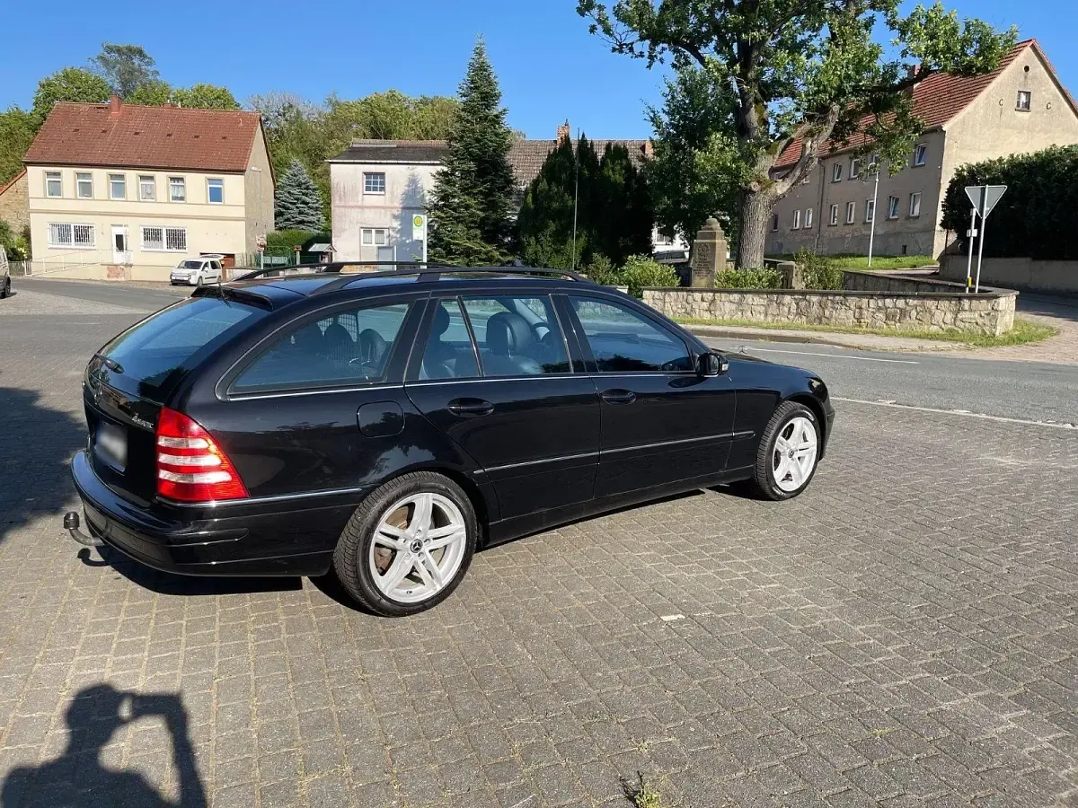 Gebraucht Mercedes C350 Avantgarde 272 PS (200 kW) 2007 Schwarz Limousine