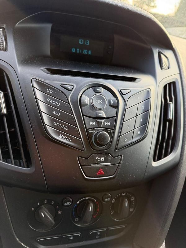 Gebraucht Ford Focus Ambiente 101 PS (74 kW) 2014 Blau Kombi