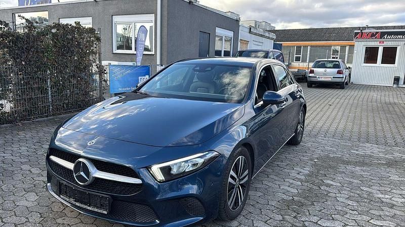 Gebraucht Mercedes A180 Advanced 116 PS (85 kW) 2021 Blau Limousine