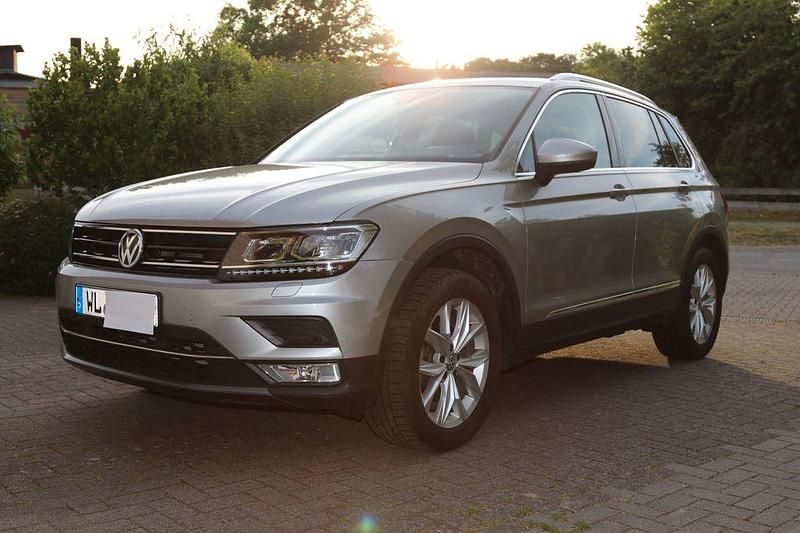 Silber Gebraucht 2016 VW Tiguan SUV | 16.499 € (Superpreis) - Bild 1/4