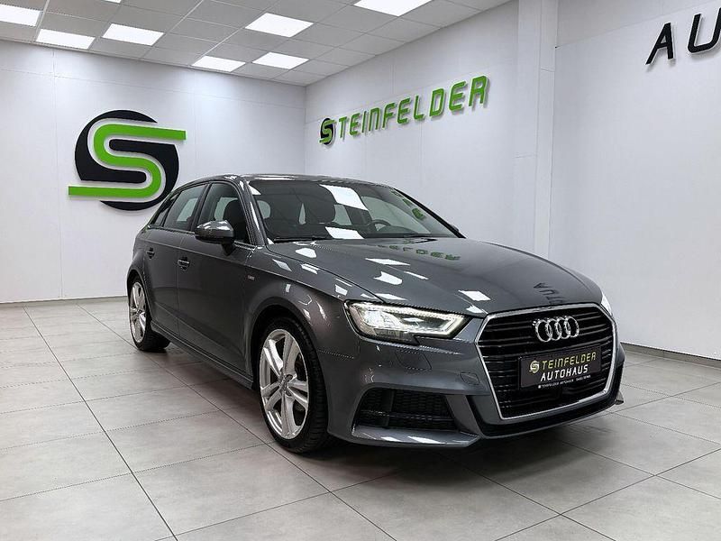 Grau Gebraucht 2019 Audi A3 Sportback S-Line Limousine | 19.490 € (Fairer Preis) - Bild 1/4