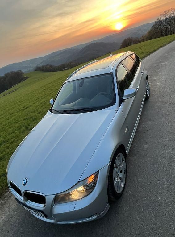 Gebraucht BMW 320 184 PS (135 kW) 2011 Silber Kombi