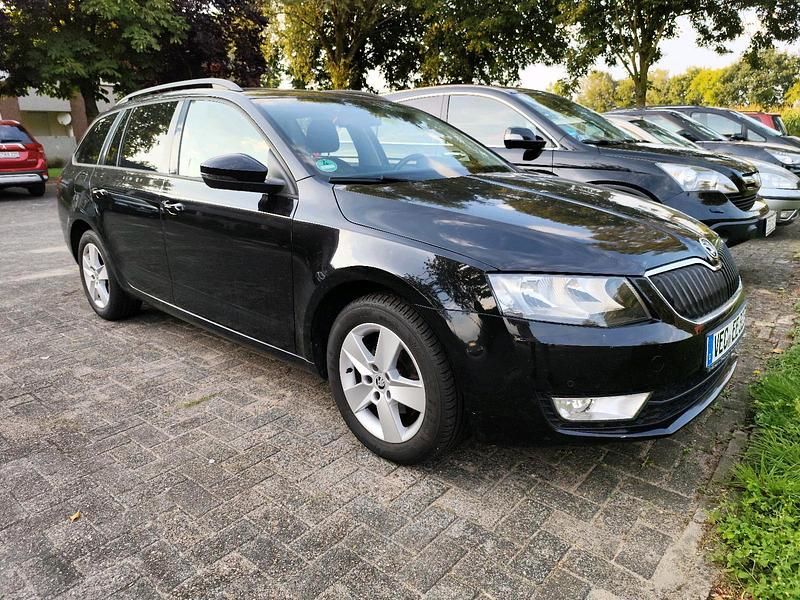 Schwarz Gebraucht 2015 Skoda Octavia Kombi | 9.150 € (Teuer) - Bild 1/4