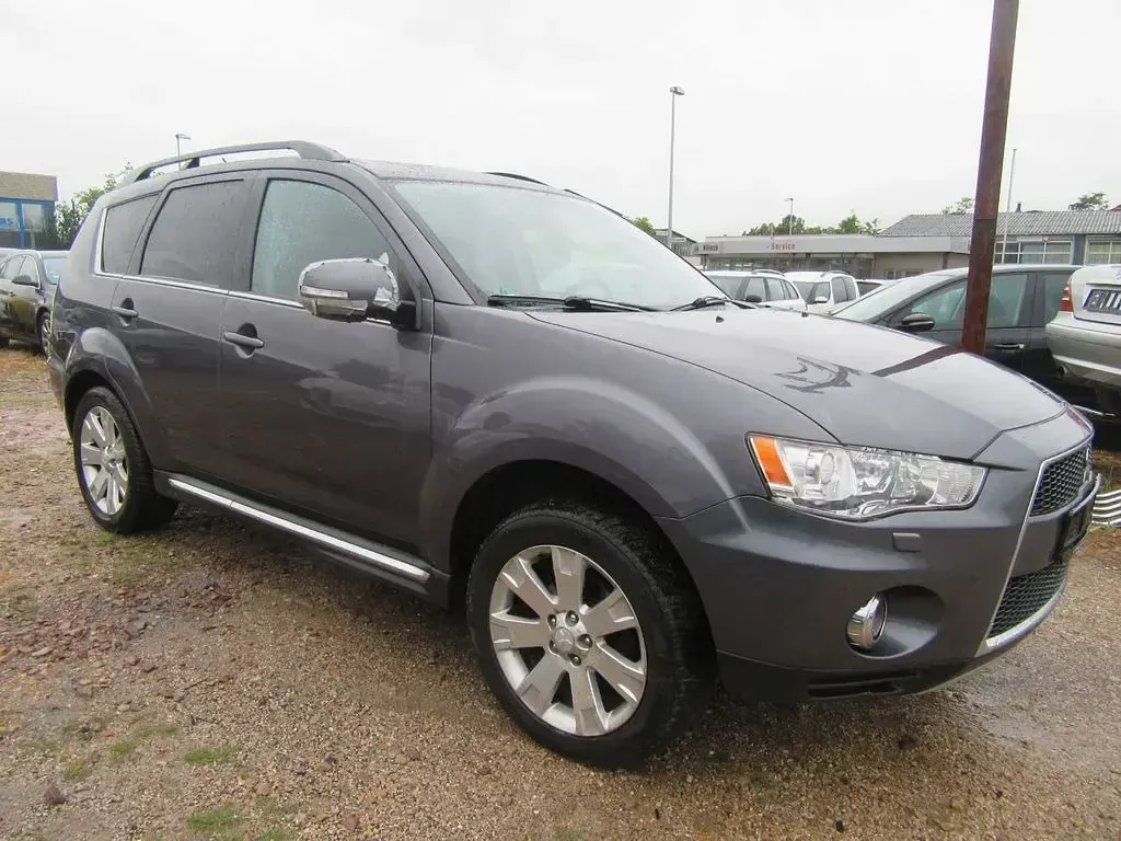 Gebraucht Mitsubishi Outlander 156 PS (114 kW) 2012 Grau SUV
