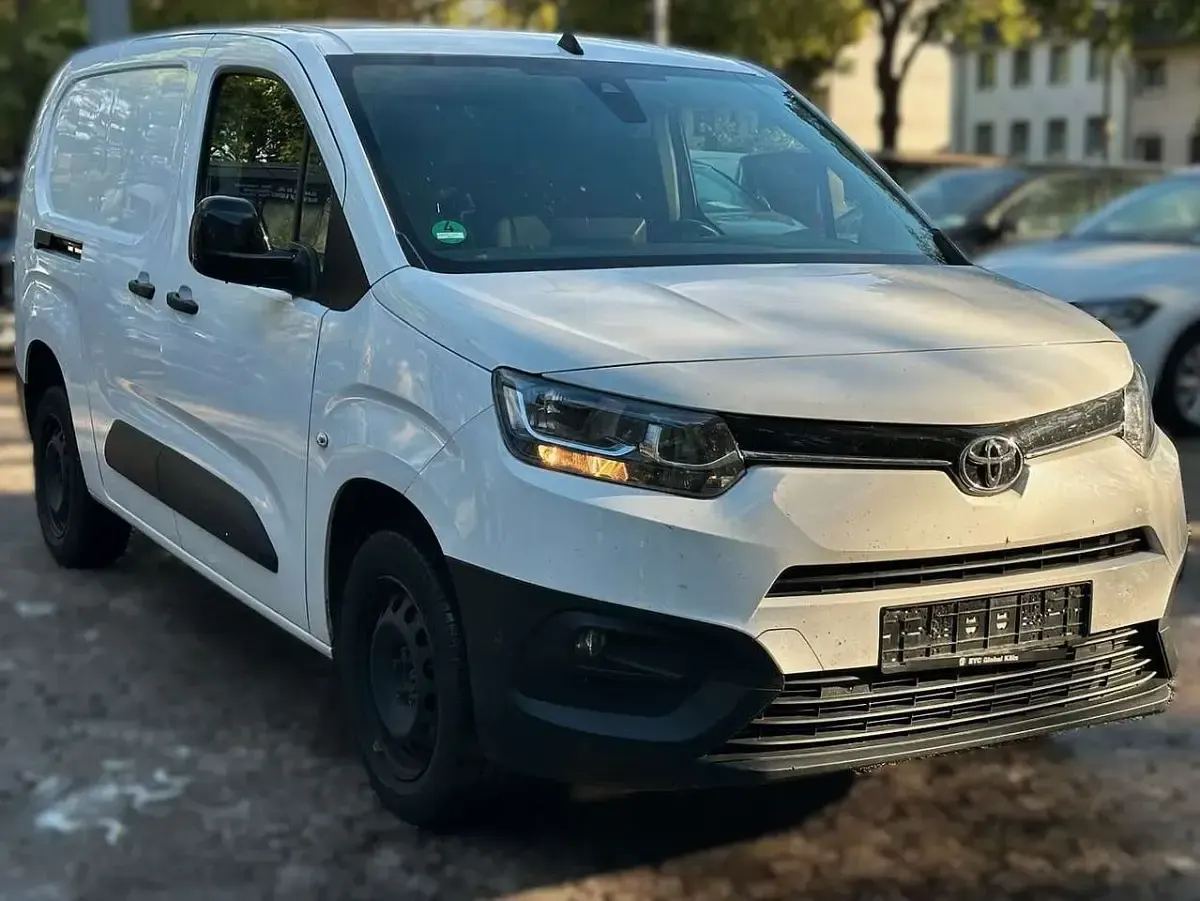 Gebraucht Toyota Proace 102 PS (75 kW) 2022 Arctic white Van / Kleinbus