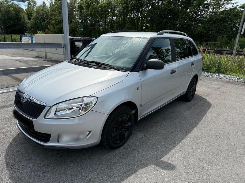 Silber Gebraucht 2014 Skoda Fabia Kombi | 4.950 € (Superpreis) - Bild 1/4