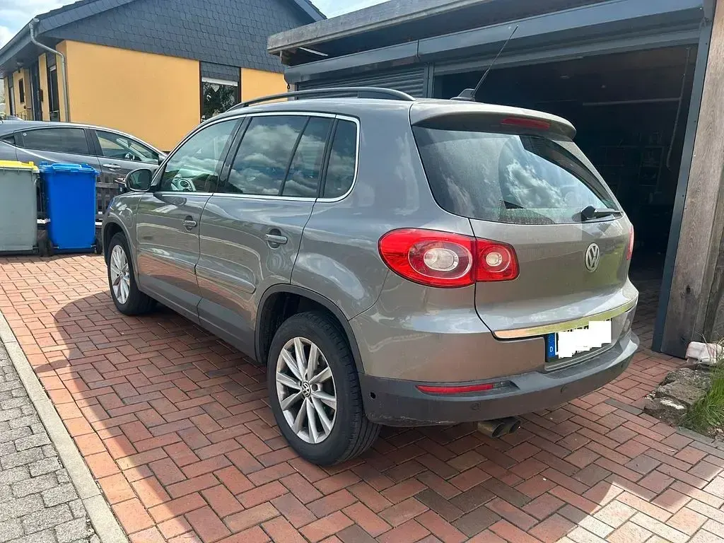Gebraucht VW Tiguan Track & Field 140 PS (102 kW) 2011 Grau SUV
