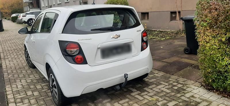 Gebraucht Chevrolet Aveo 69 PS (50 kW) 2014 Weiß Kleinwagen