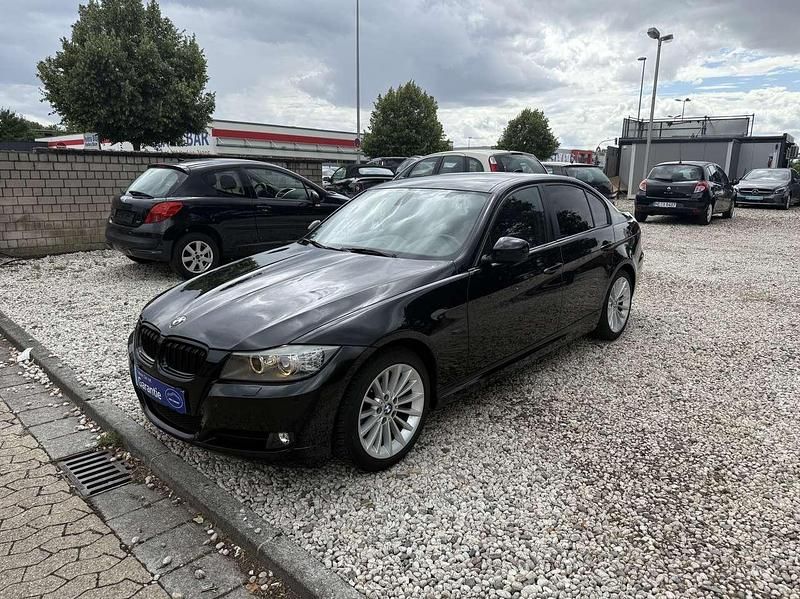 Black sapphire metallic Gebraucht 2011 BMW 325 Limousine | 10.990 € (Fairer Preis) - Bild 1/4