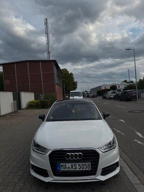 Weiß Gebraucht 2017 Audi A1 Sportback Sport Kleinwagen | 16.000 € (Teuer) - Bild 1/4