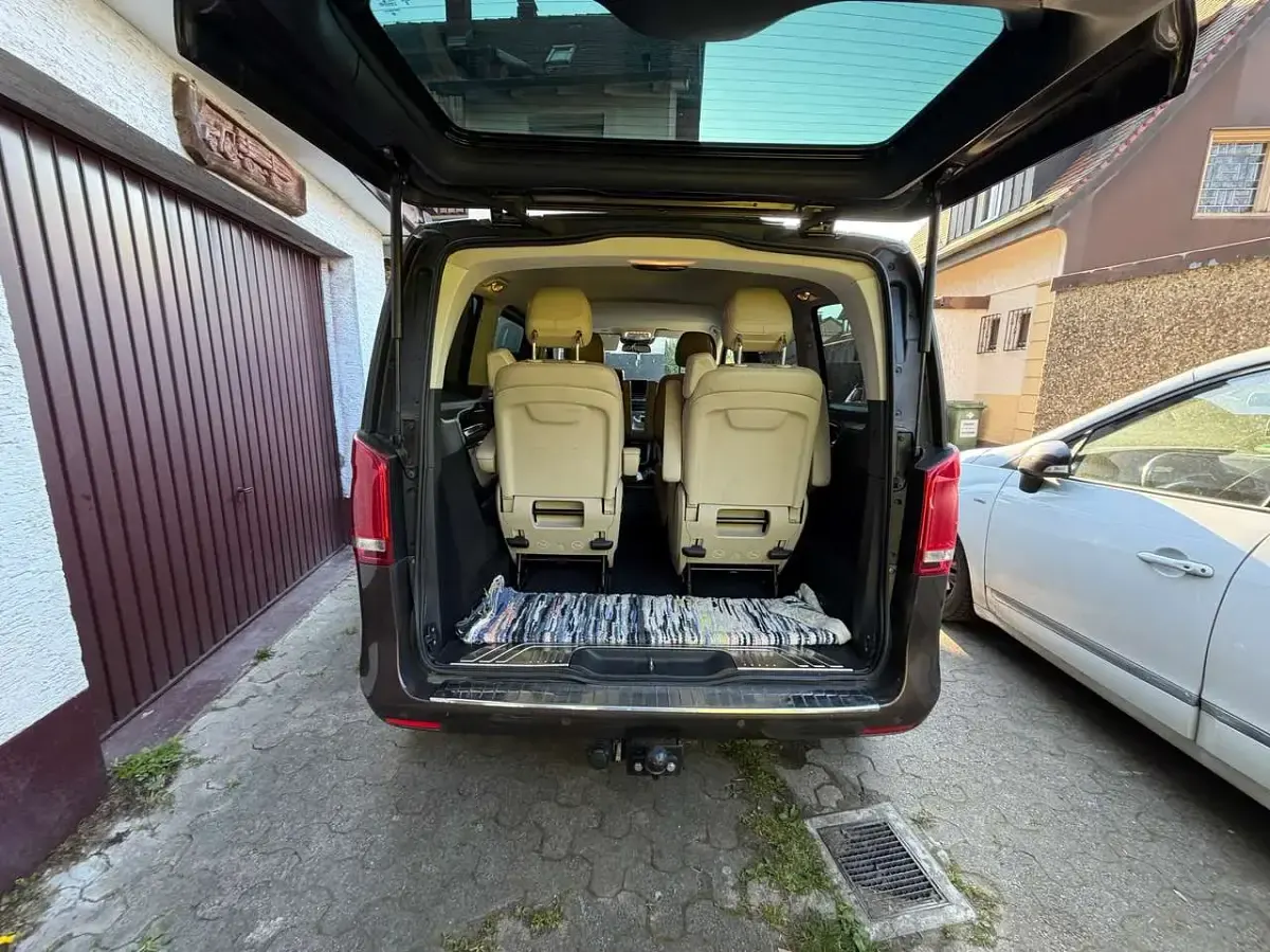 Gebraucht Mercedes V220 Avantgarde 163 PS (119 kW) 2016 Braun Van / Kleinbus