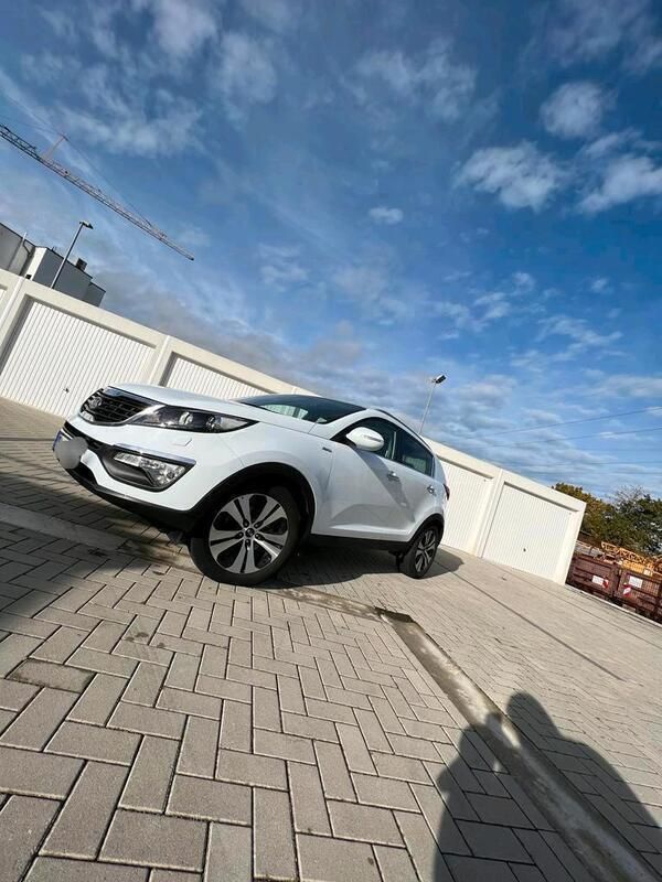 Weiß Gebraucht 2011 Kia Sportage SUV | 10.900 € (Guter Preis) - Bild 1/4