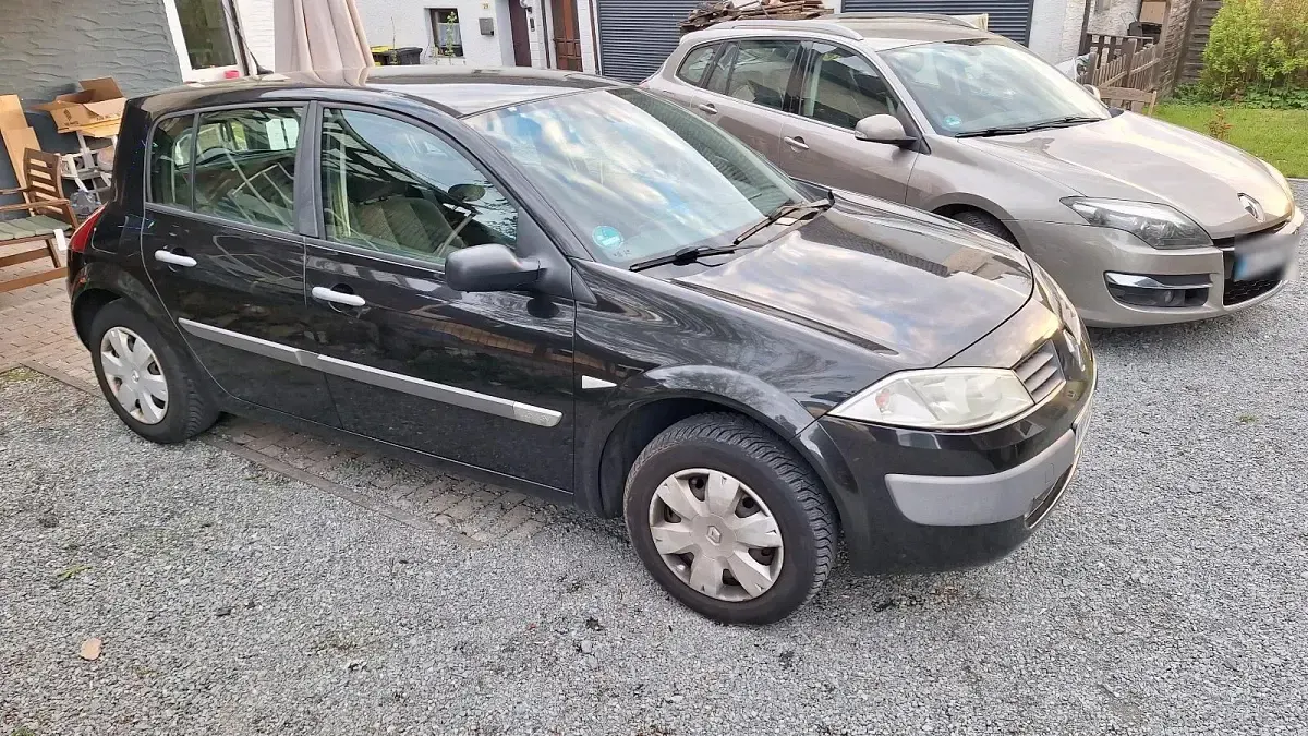 Używany Renault Mégane 110 KM (80 kW) 2004 Czarny Sedan/Limuzyna