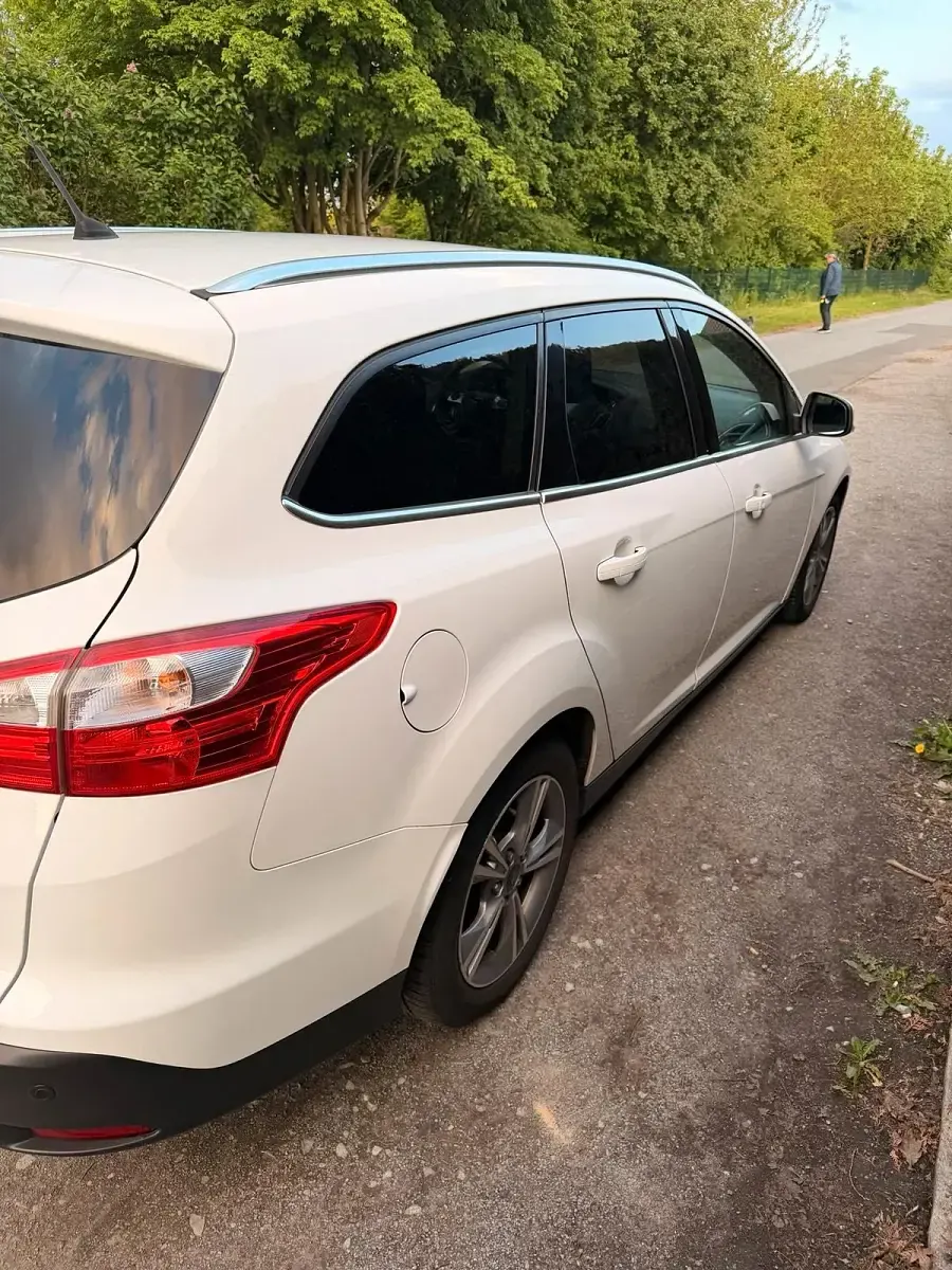 Używany Ford Focus 140 KM (102 kW) 2014 Biały Kombi