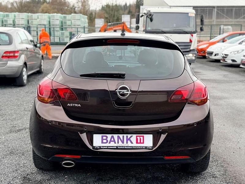 Gebraucht Opel Astra Design Edition 120 PS (88 kW) 2011 Braun Limousine