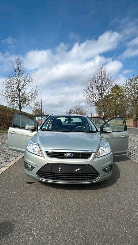 Gebraucht Ford Focus 101 PS (74 kW) 2009 Silber Limousine