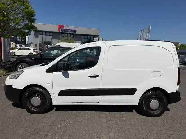 Gebraucht Peugeot Partner Avantage 85 PS (62 kW) 2012 Weiß Van / Kleinbus