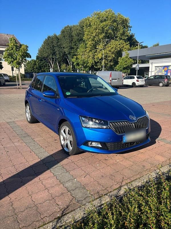 Blau Gebraucht 2019 Skoda Fabia Ambition Kleinwagen | 12.990 € (Etwas zu teuer) - Bild 1/4