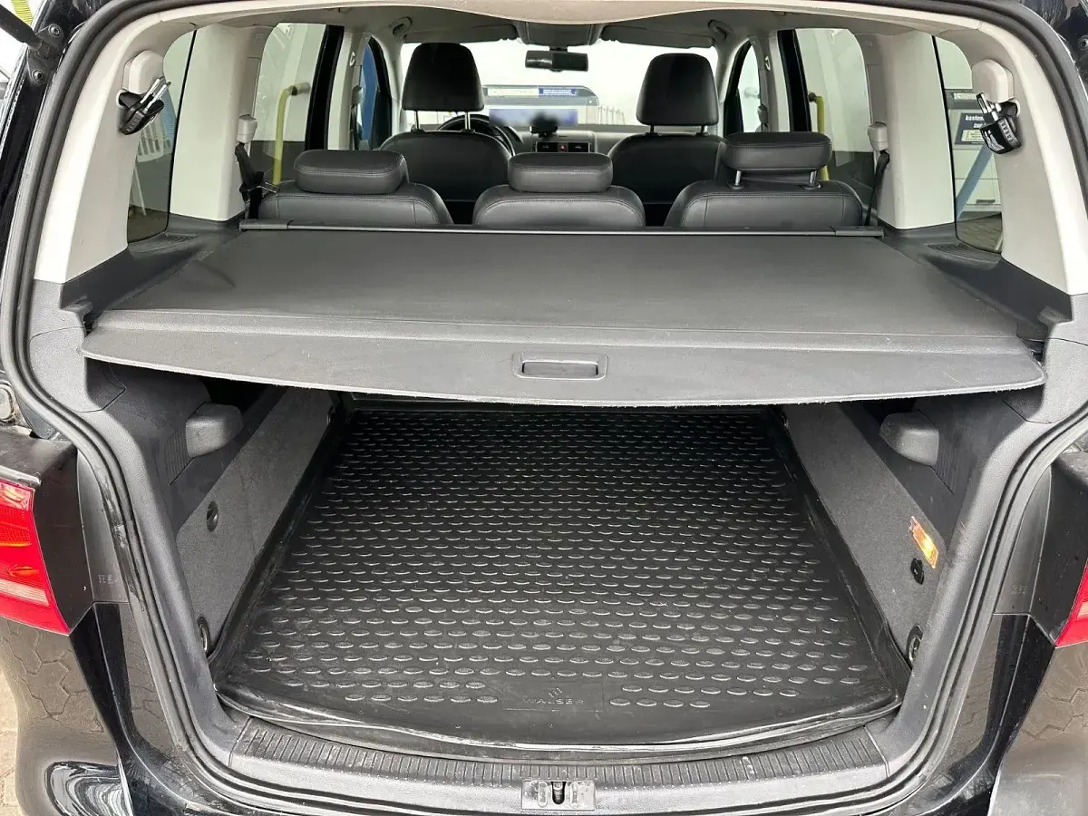 Gebraucht VW Touran Highline 170 PS (125 kW) 2011 Schwarz Van / Kleinbus