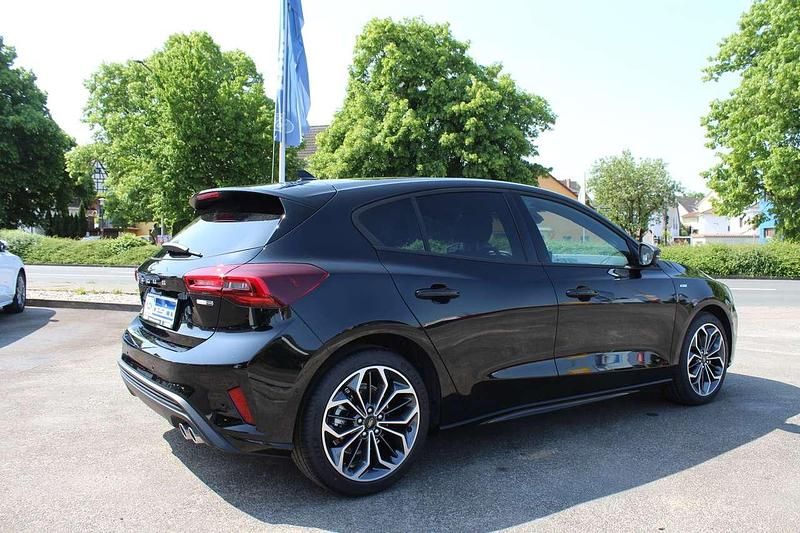 Gebraucht Ford Focus ST-Line X 155 PS (114 kW) 2023 Obsidianschwarz metallic Limousine