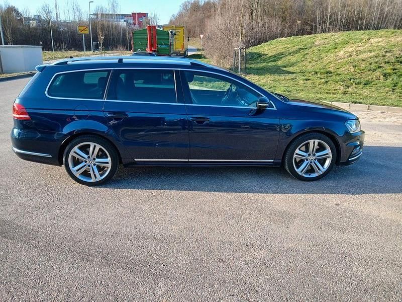Gebraucht VW Passat Highline 299 PS (219 kW) 2014 Blau Limousine