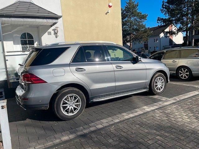 Gebraucht Mercedes GLE250 204 PS (150 kW) 2016 Silber SUV