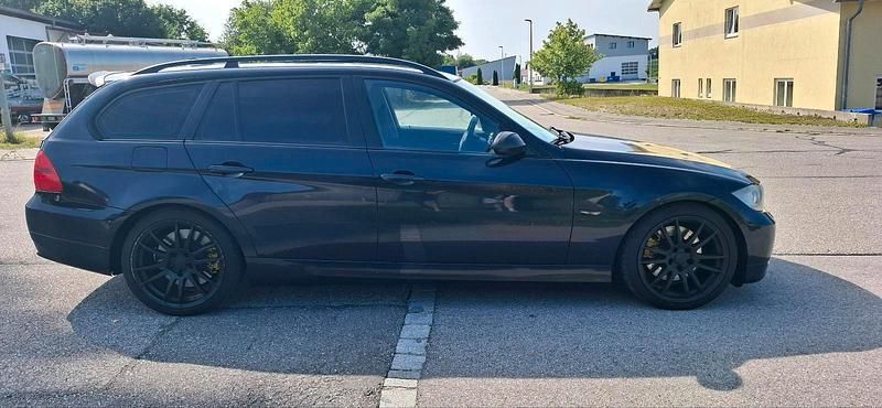 Blau Gebraucht 2006 BMW 330 Sport Line Kombi | 6.000 € (Fairer Preis) - Bild 1/4