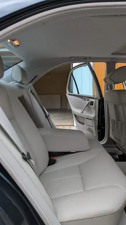 Gebraucht Mercedes E280 Avantgarde 204 PS (150 kW) 1999 Blau Limousine