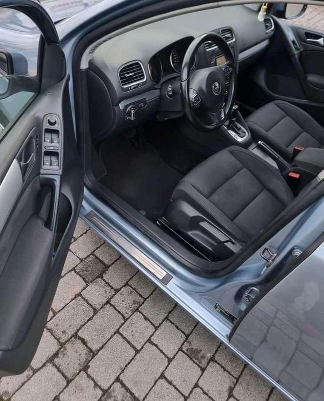 Gebraucht VW Golf VI Team 105 PS (77 kW) 2010 Blau Kleinwagen