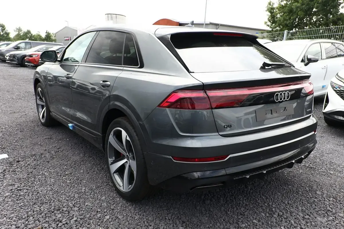 Neu Audi Q8 S-Line 286 PS (210 kW) 2026 Daytonagrau perleffekt SUV