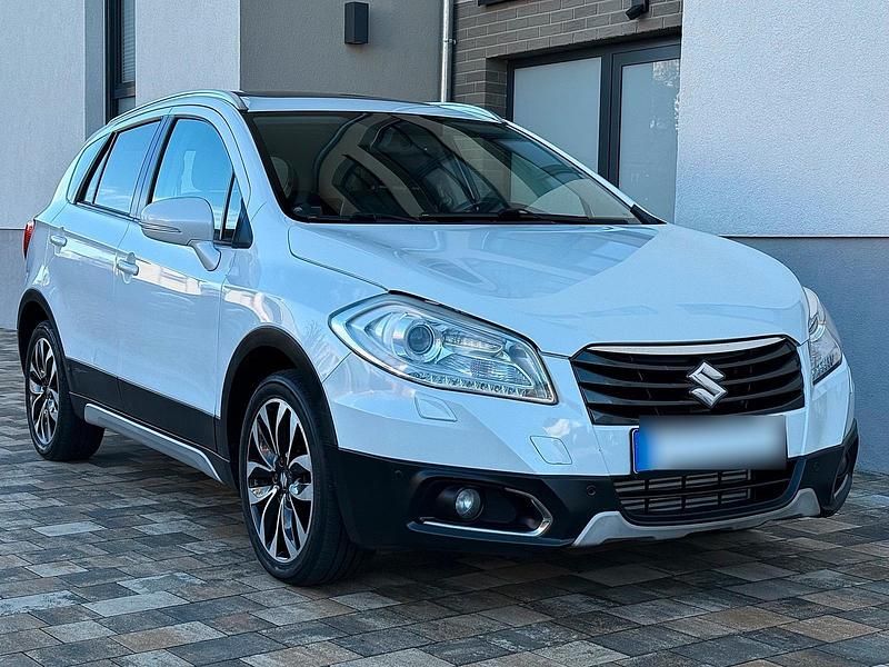 Weiß Gebraucht 2014 Suzuki SX4 SUV | 4.450 € - Bild 1/4