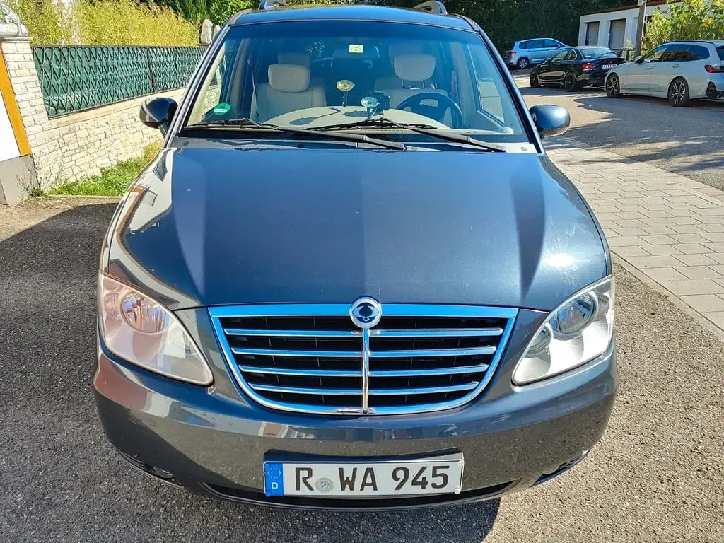 Gebraucht SsangYong Rodius 165 PS (121 kW) 2009 Grau Van / Kleinbus