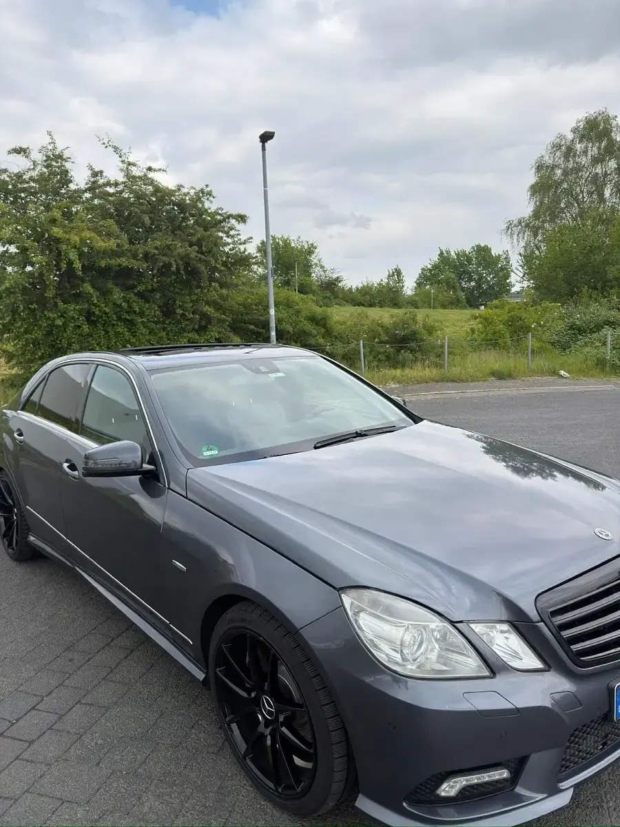Gebraucht Mercedes E350 AMG line 300 PS (220 kW) 2012 Grau Limousine