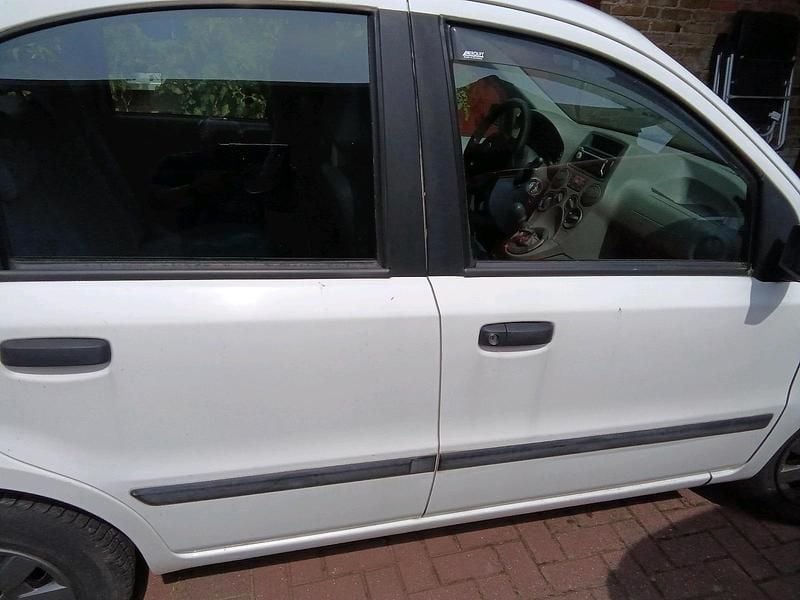 Weiß Gebraucht 2004 Fiat Panda Kleinwagen | 800 € (Guter Preis) - Bild 1/4