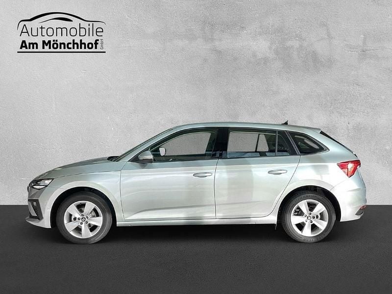 Neu Skoda Scala Essence 95 PS (69 kW) 2025 Weiss Kleinwagen