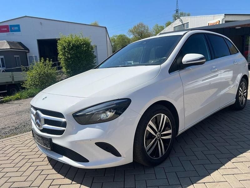 Gebraucht Mercedes B200 150 PS (110 kW) 2020 Weiß Van / Kleinbus