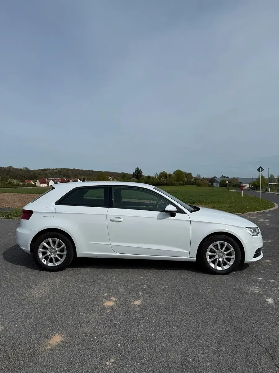 Gebraucht Audi A3 Attraction 110 PS (80 kW) 2016 Weiß Kleinwagen