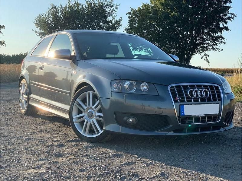 Grau Gebraucht 2007 Audi S3 Sport Limousine | 10.500 € (Fairer Preis) - Bild 1/4