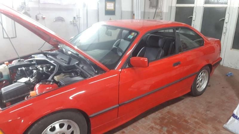 Rot Gebraucht 1993 BMW 318 Coupé | 7.000 € - Bild 1/4
