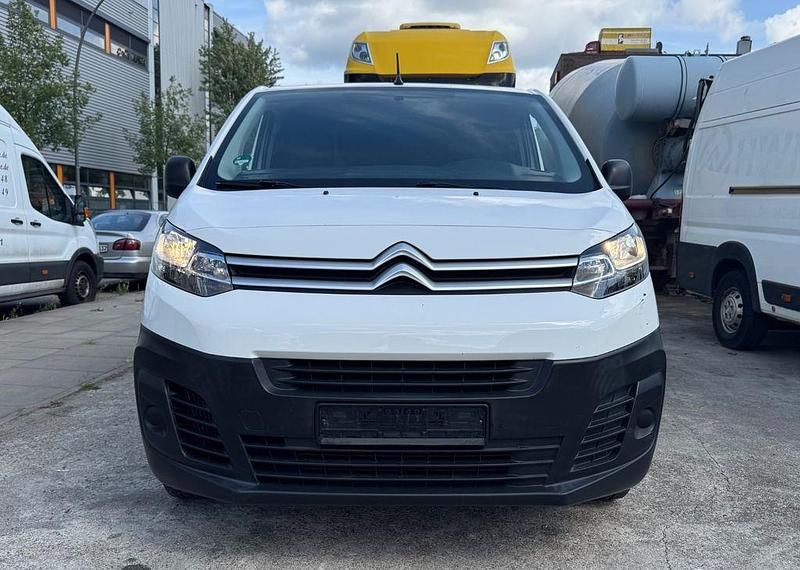 Weiß Gebraucht 2018 Citroën Jumpy Profi Limousine | 9.999 € (Guter Preis) - Bild 1/4