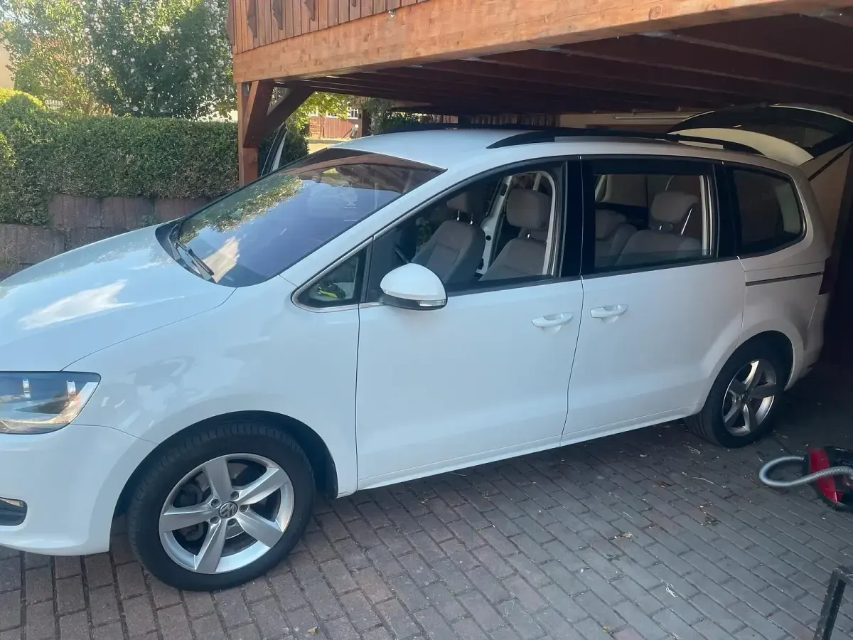 Gebraucht VW Sharan 176 PS (129 kW) 2014 Weiß Van / Kleinbus
