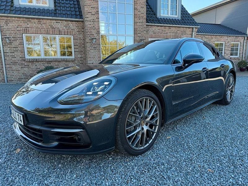 Grau Gebraucht 2019 Porsche Panamera 4S Limousine | 63.900 € - Bild 1/4