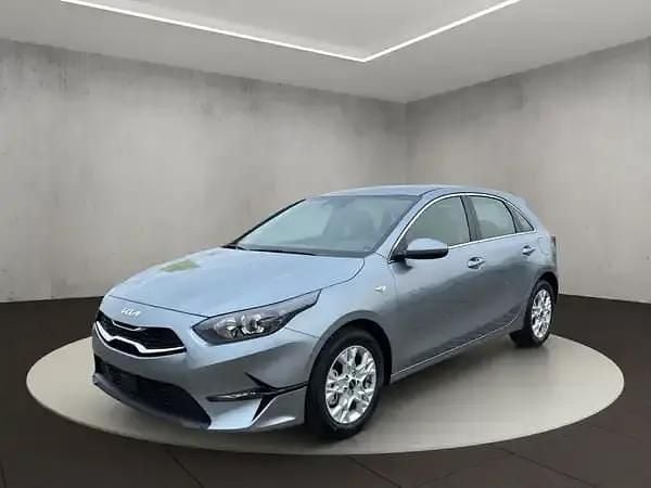 Neu Kia Ceed 140 PS (102 kW) 2026 Lunarsilber met. Kleinwagen