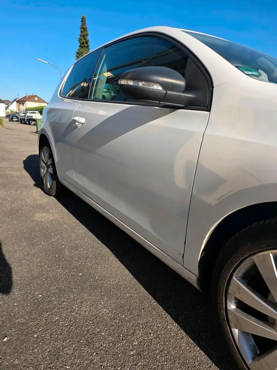 Gebraucht VW Golf 102 PS (75 kW) 2010 Weiß Coupé
