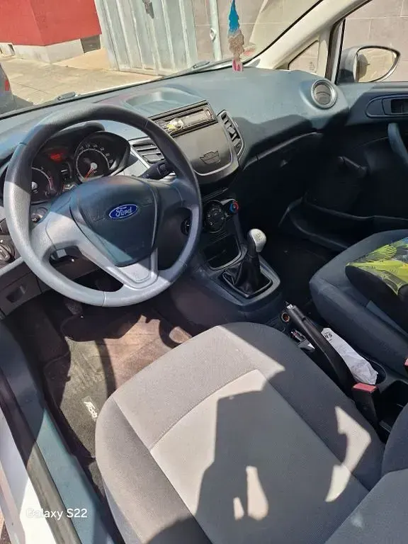 Gebraucht Ford Fiesta Trend 60 PS (44 kW) 2012 Weiß Kleinwagen