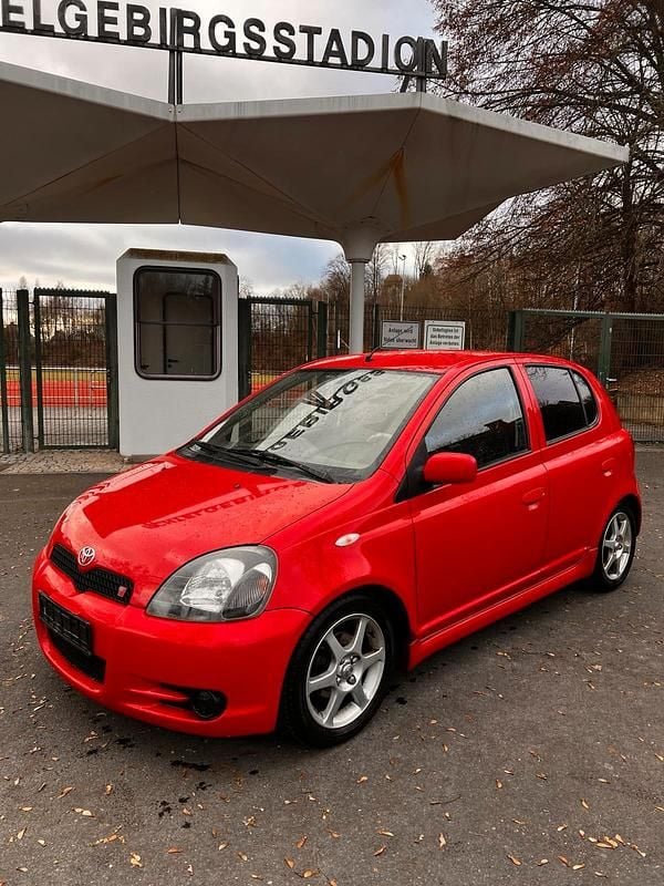 Rot Gebraucht 2002 Toyota Yaris Kleinwagen | 1.900 € (Guter Preis) - Bild 1/4